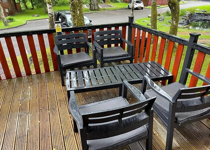 L02 - The Penrhyn Spa With Hot Tub
