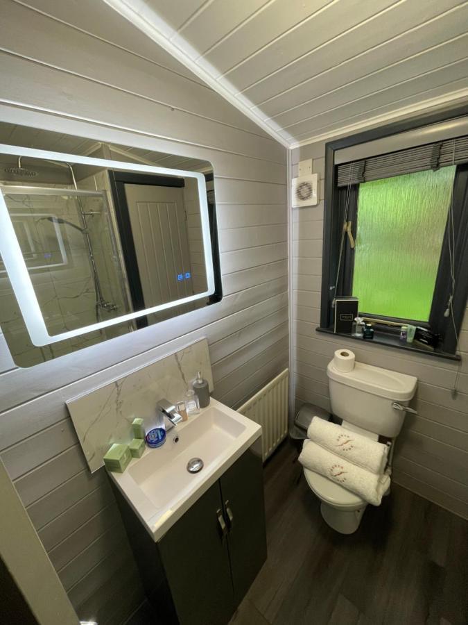 L02 - The Penrhyn With Hot Tub Holiday home