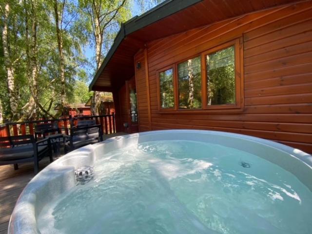 L02 - The Penrhyn With Hot Tub
